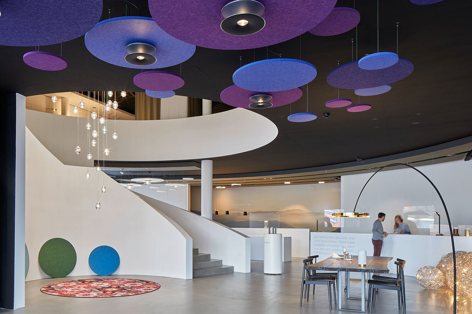 Akustikelemente in Empfangs-/Eingangsbereich. Röösli Funktionsdecken.