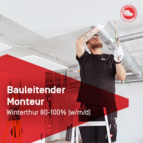 Mitarbeiter Realisation der Deckenflieger-Crew von Röösli Funktionsdecken bei der Montage einer Funktionsdecke. Die rote angeschnittene Raute als Gestaltungselement von Röösli Funktionsdecken enthält den Text mit der ausgeschriebenen Stelle «Bauleitender Monteur Winterthur 80-100% (w/m/d)».