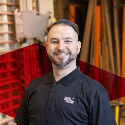 Portraitfoto von Emir Besic, Montageleiter Kundendienst der besten Firma im Deckenbau | Röösli Funktionsdecken