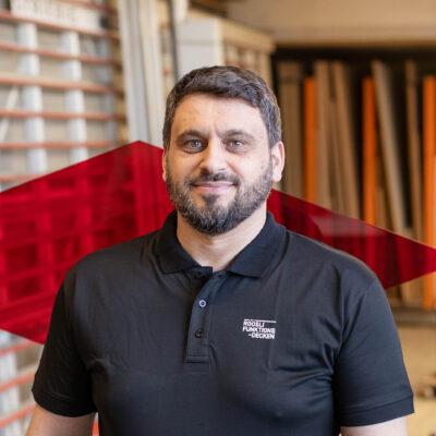 Portraitfoto von Enes Djemaili, Montage bei der besten Firma im Deckenbau | Röösli Funktionsdecken