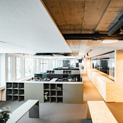 Holz- und Mineralfaserdecken (PET) in den neuen Büroräumlichkeiten von SF Baupro AG in Rothenburg. Realisiert durch Röösli Funktionsdecken.