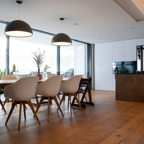 Akustikdecke aus Textil in privatem Wohnraum. Realisiert durch Röösli Funktionsdecken.